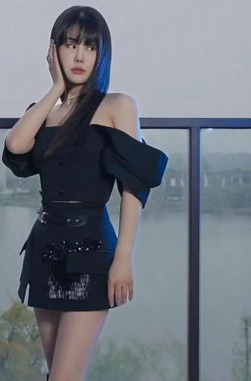 袁娅维乐界的一股清流穿嫩绿色礼裙扮娇羞迷倒众人