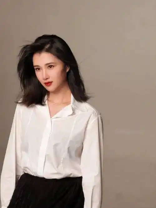 全国公映! 天台美女奚望主演红色主题电影《孤军》