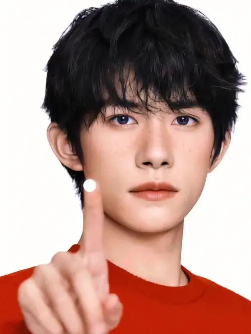 易烊千玺雀斑照来啦