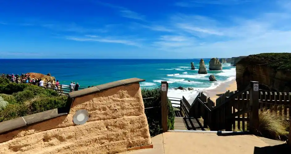 大洋路海边鬼斧神工的岩柱群一一澳大利亚旅游散记之一