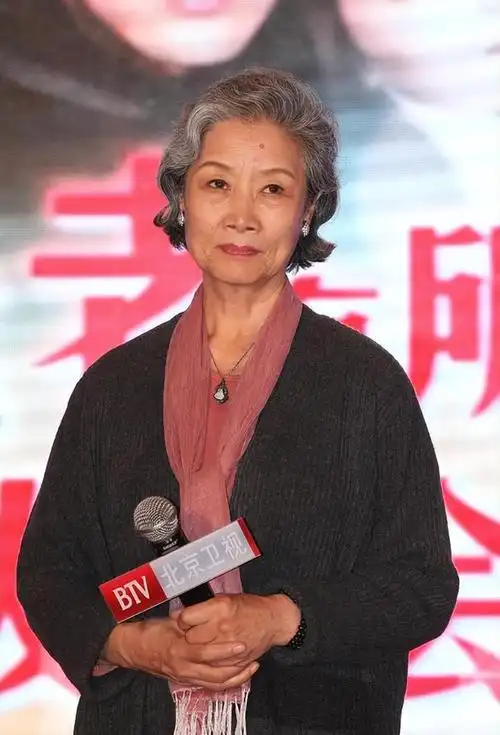 著名演员吕中丈夫逝世7年了女儿成国家栋梁儿媳让我暖心