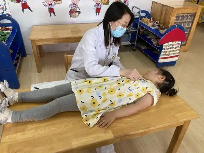 2021年6月4日,新城逸境幼儿园对全体幼儿进行了 "六一体检"