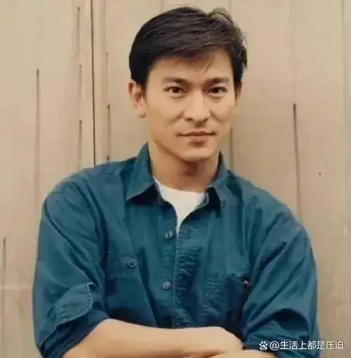这次事件与1994年4月刘德华演唱的《忘情水》的成功有一定的相似之处.