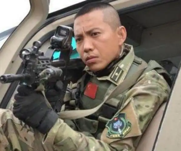 谷智鑫:34岁拍戏坠马瘫痪,女友照顾他8年,未办婚礼成终身遗憾