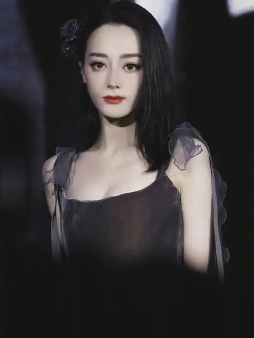 迪丽热巴红毯女王绝绝子