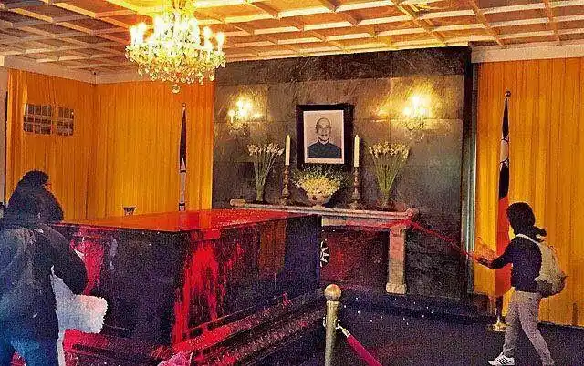 无法入土为安的领袖