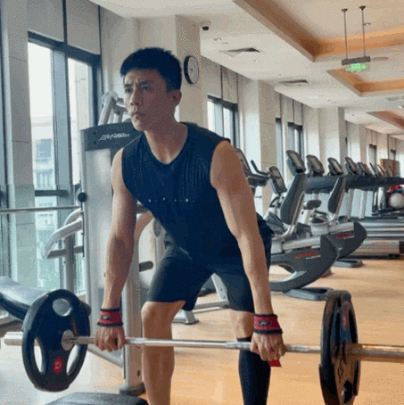 杜淳坚持每天健身两小时