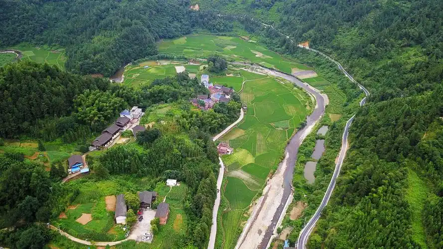"跑腿干部"的大山扶贫之路