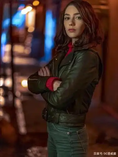 闪电侠又添一位高颜值女角色,橡胶人拉尔夫与未来女友苏最终相见