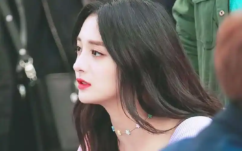 起初在韩国发展,回国后参加选秀节目走红,却嫌弃中国人的穿着!