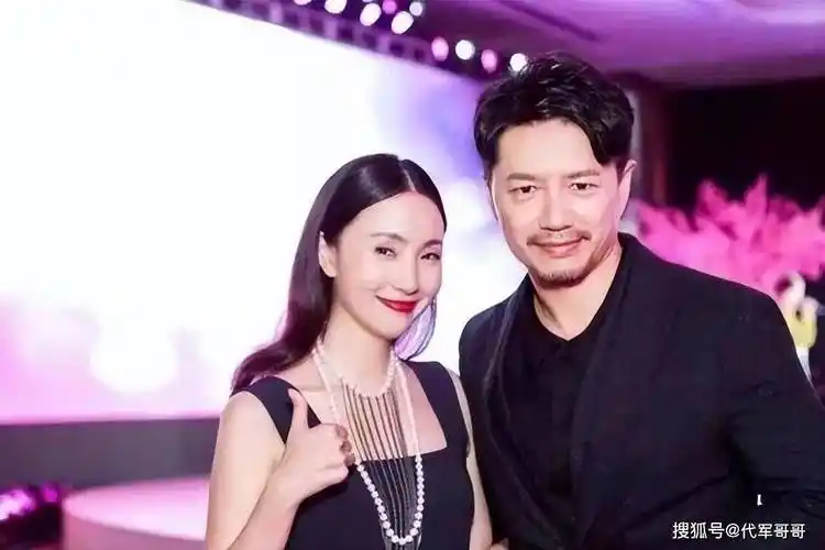 50岁段奕宏的一张老照片曝光,网友:这才是真爱 - 问答百科