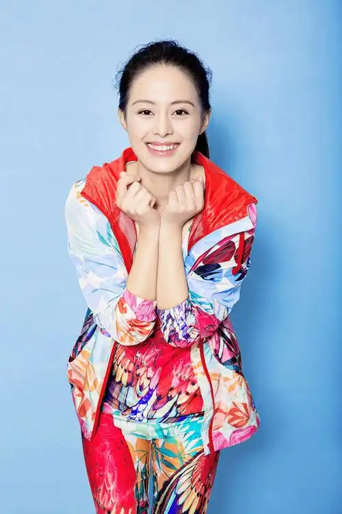 王力可《大村官之放飞梦想》热播 颜值高获追捧