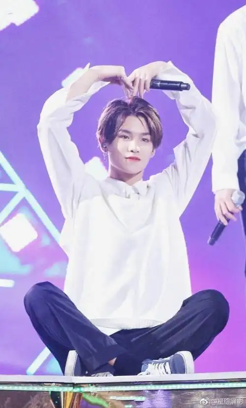 ninepercent九人的花式比心网友想舔屏