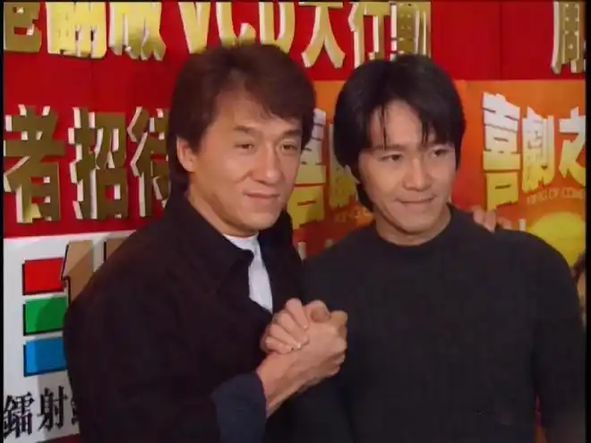 46岁息影的周星驰66岁还在拍电影的成龙他们谁才是赢家