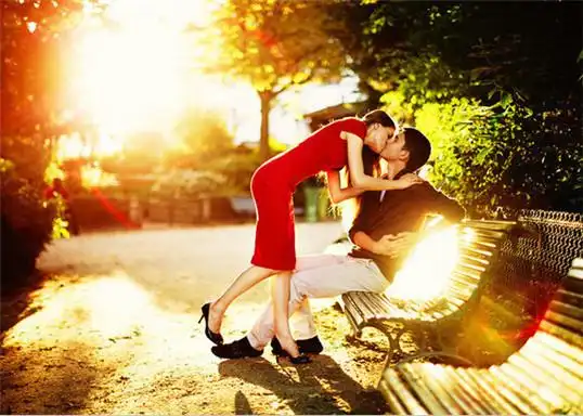 欧美风格婚纱照图片大全 浪漫亲吻照