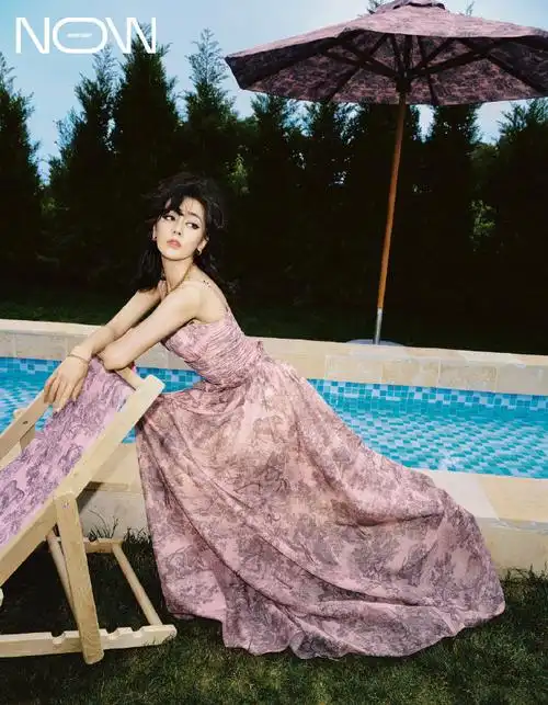 迪丽热巴粉色印花长裙##迪丽热巴复古猫眼妆