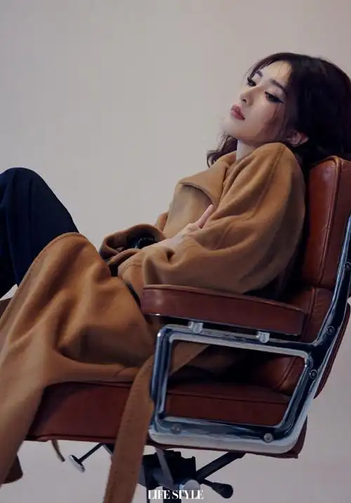 江疏影美拉德风大片##江疏影的钓系猫眼妆好绝##时尚新封面