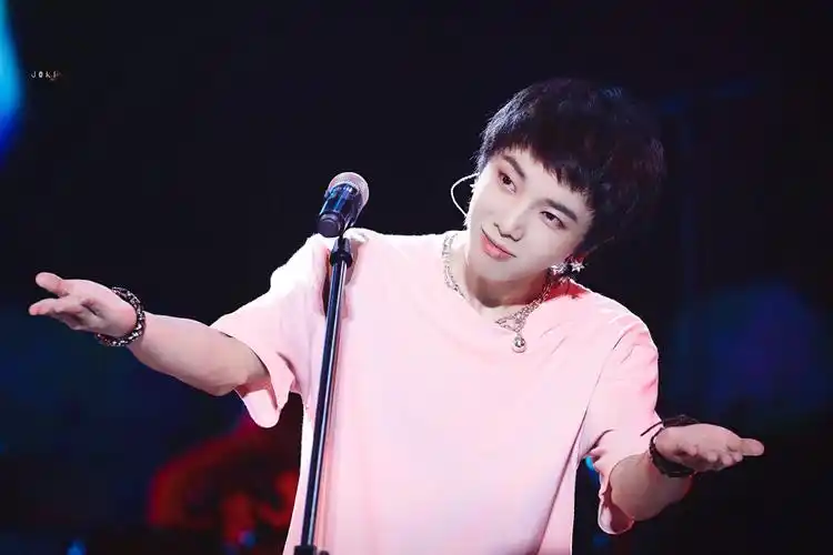 你们有什么华晨宇的神仙图片分享一下呗