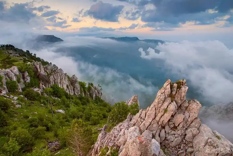 漂亮_山景_高_悬崖_树_山谷_高清图片_全景视觉