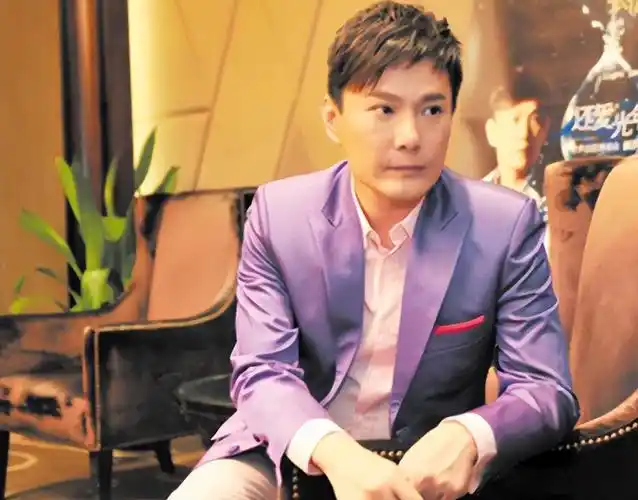 回顾张信哲56岁仍单身唱了半生情歌的他竟只有一个过去