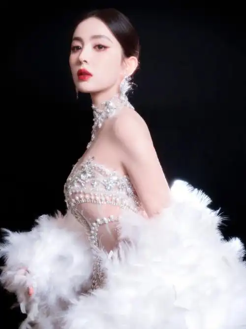 娜扎秒了##娜扎珍珠羽毛透视裙##娜扎羽毛仙子