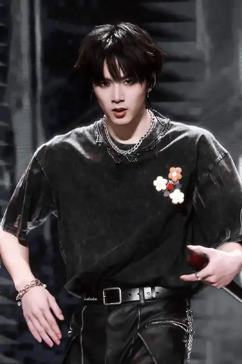 #刘耀文叁重楼暨出道四周年演唱会##刘耀文 恋情#