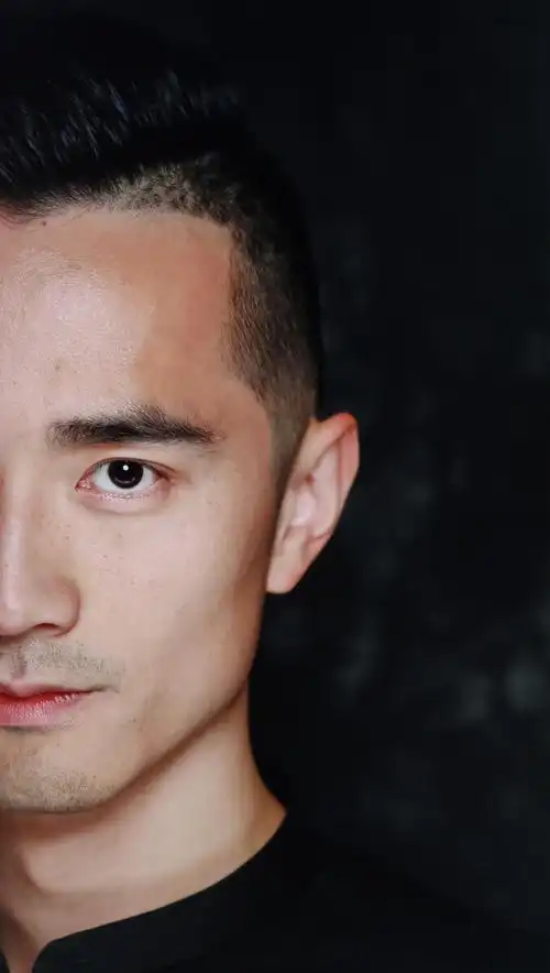 只露半张脸的男生 - jenni_tang