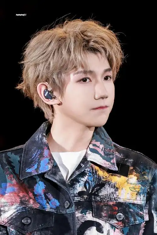 520要和@tfboys-王源一起过  喝一杯淡巧克力牛奶再睡叭9505