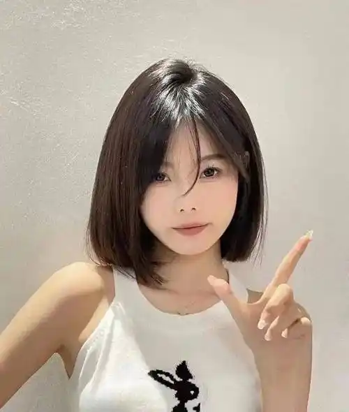 学生党必备的发型,波波头短发好看又时尚,不管搭