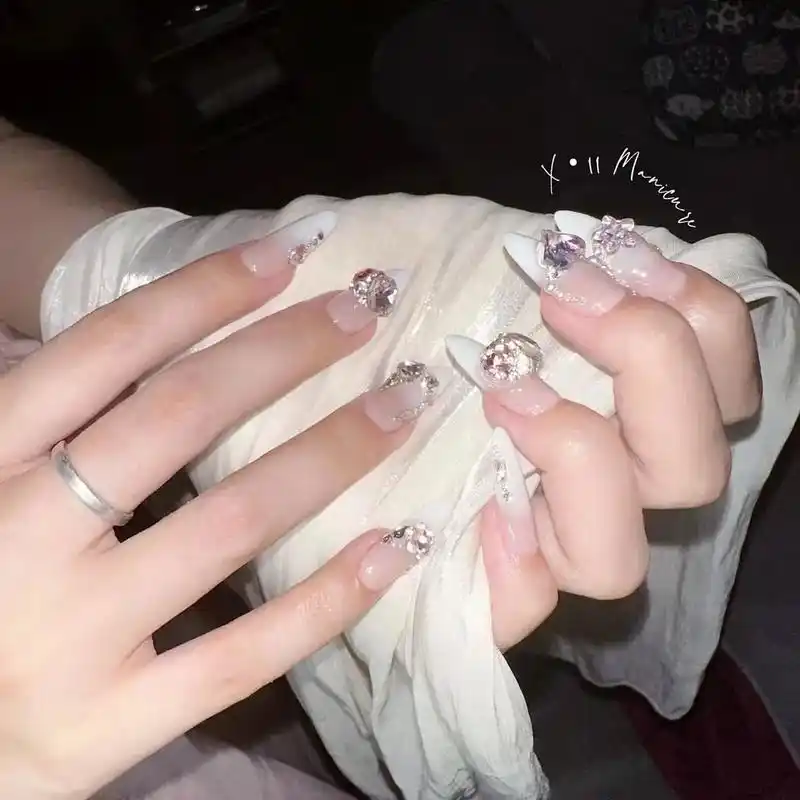 上热门 #仙女无法抗拒的美甲 ·粉钻白桃渐变美甲91夏日少女感十足