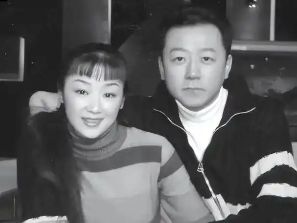 重庆美女李燃:嫁大17岁演员郭涛,生一儿一女,风光背后是辛酸