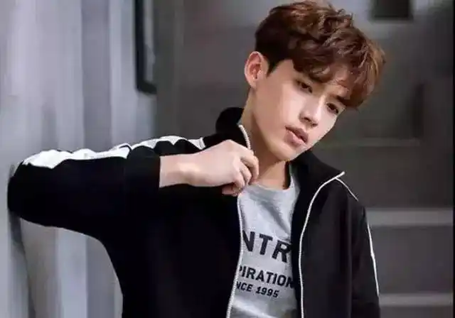 适合男大学生的发型,赶紧来学!_男生