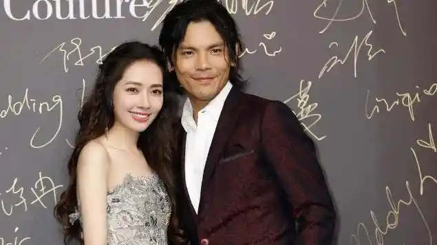 向佐当着郭碧婷的面提前任郭碧婷的下意识反应成亮点