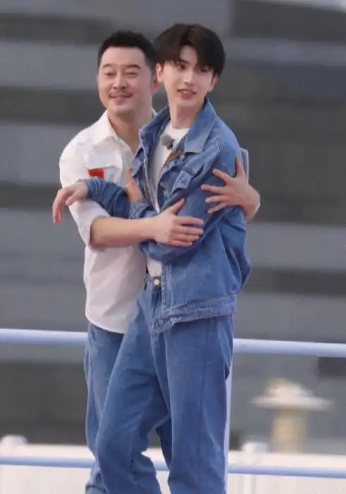 蔡徐坤一把推沙溢进泥潭手放的位置成焦点从此世间再无父子cp