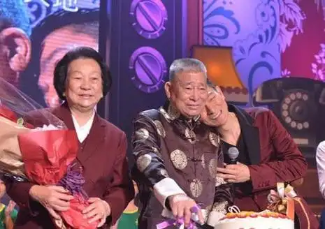 刘德华和父母回家祭祖:成名后给父母买房(14)