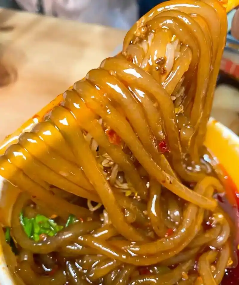 努兜家酸辣粉,手工红薯粉,喜欢的来,外卖持续营业,生面类酸辣 - 抖音