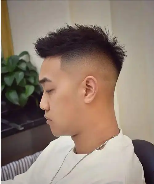 天热了男士发型怎么剪最火还是两侧铲短