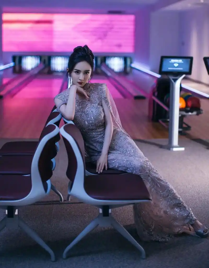 杨幂紧身长裙礼服_这个胸真明显,生图超清,精选通用,粉丝常备 - 抖音