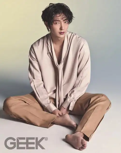 p>李准基 i>(         ,lee joon gi /i>),1982年4月17日出生于韩国