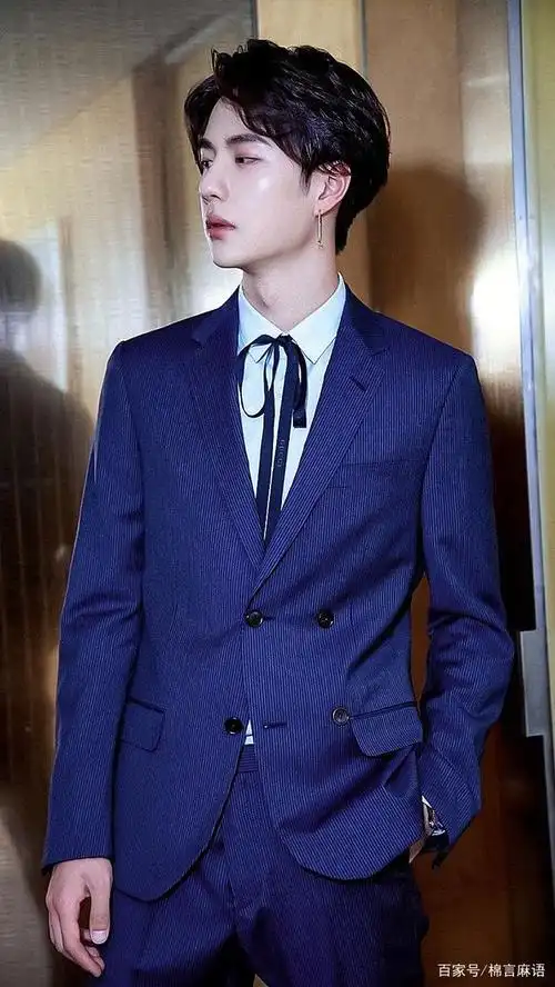 王一博,用西服套装打造的绅士范本,一出场,就是粉丝尖叫的理由