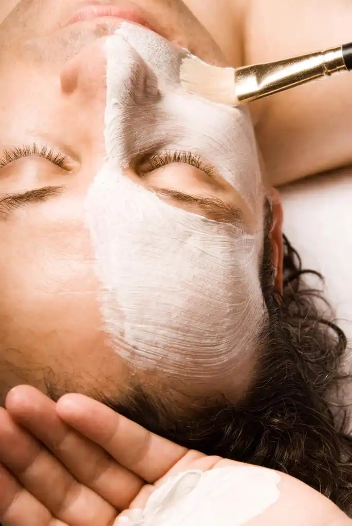 皮肤护理,男人放松和很好的面部乳液