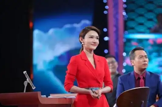 央视主持人龙洋老公是谁个人资料简历龙洋整容前后图片是真的吗