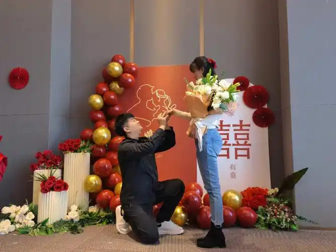 自己动手布置的订婚宴现场简单温馨有意义