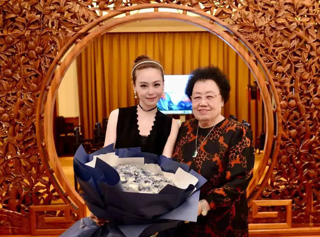 遇见紫檀宫.感叹陈丽华奶奶和迟重瑞先生仅用半年的时间1:30 - 抖音