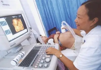 小手手还在动……"昨(14)日,通过我省首台三维动态彩超,怀孕8个月的准