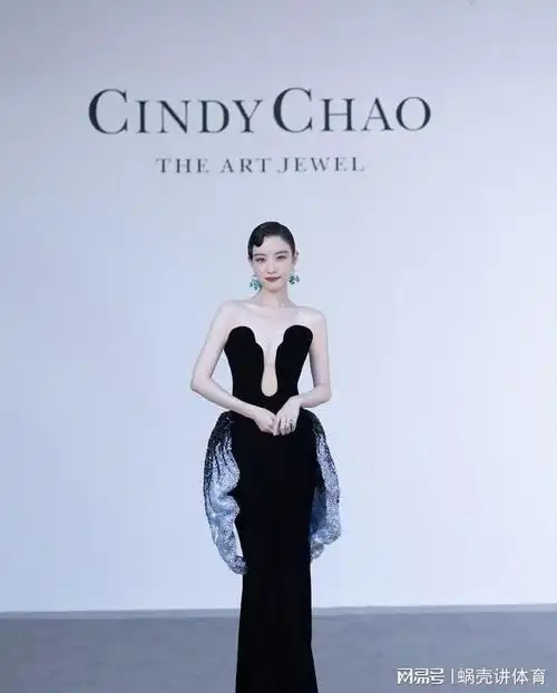 倪妮的这件晚礼服来自韩国设计师miss sohee的2023春夏高定系列.