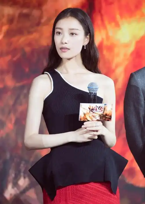 倪妮彭于晏《悟空传》发布会图片