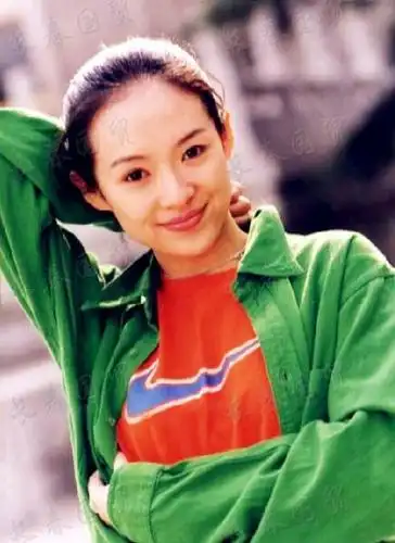 章子怡20年前素颜旧照曝光,笑容甜美清纯可人
