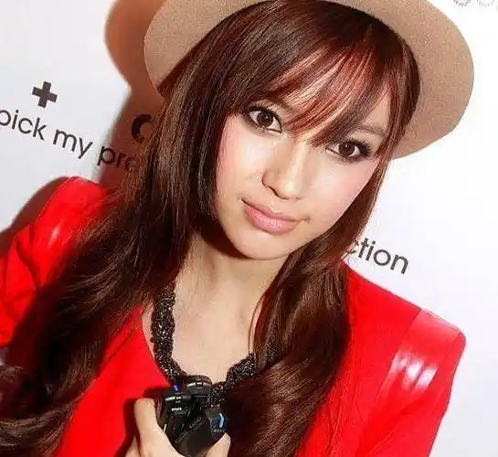 angelababy出道早期照片,表情呆滞,土味浓妆,t台走秀不忍看!