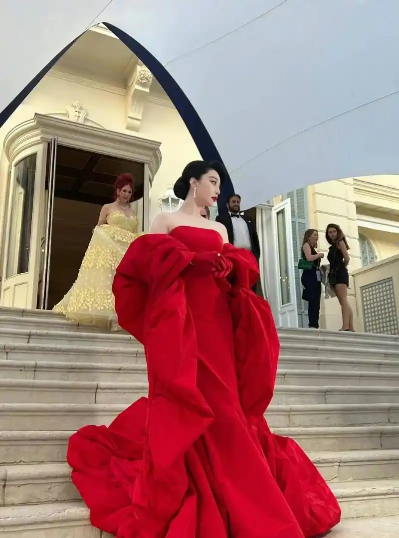 戛纳红毯:范冰冰最新造型就像仙女下凡,把美提升到新高度!